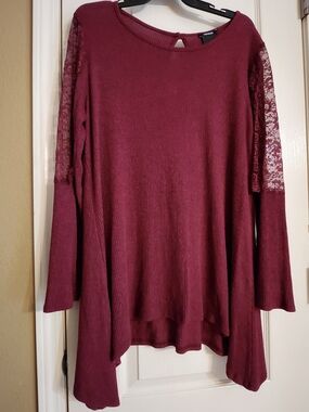Premise Burgundy Ribbed Swing Tunic with Lace Sleeve Panels